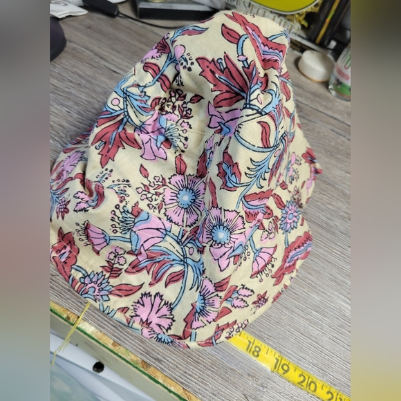Hat Attack‎ NWT Floral Printed Fuchsia Bucket Hat - Picture 1 of 3